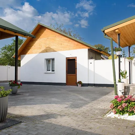 Zarinok House Skole