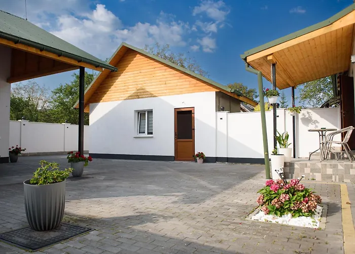 Zarinok House Skole